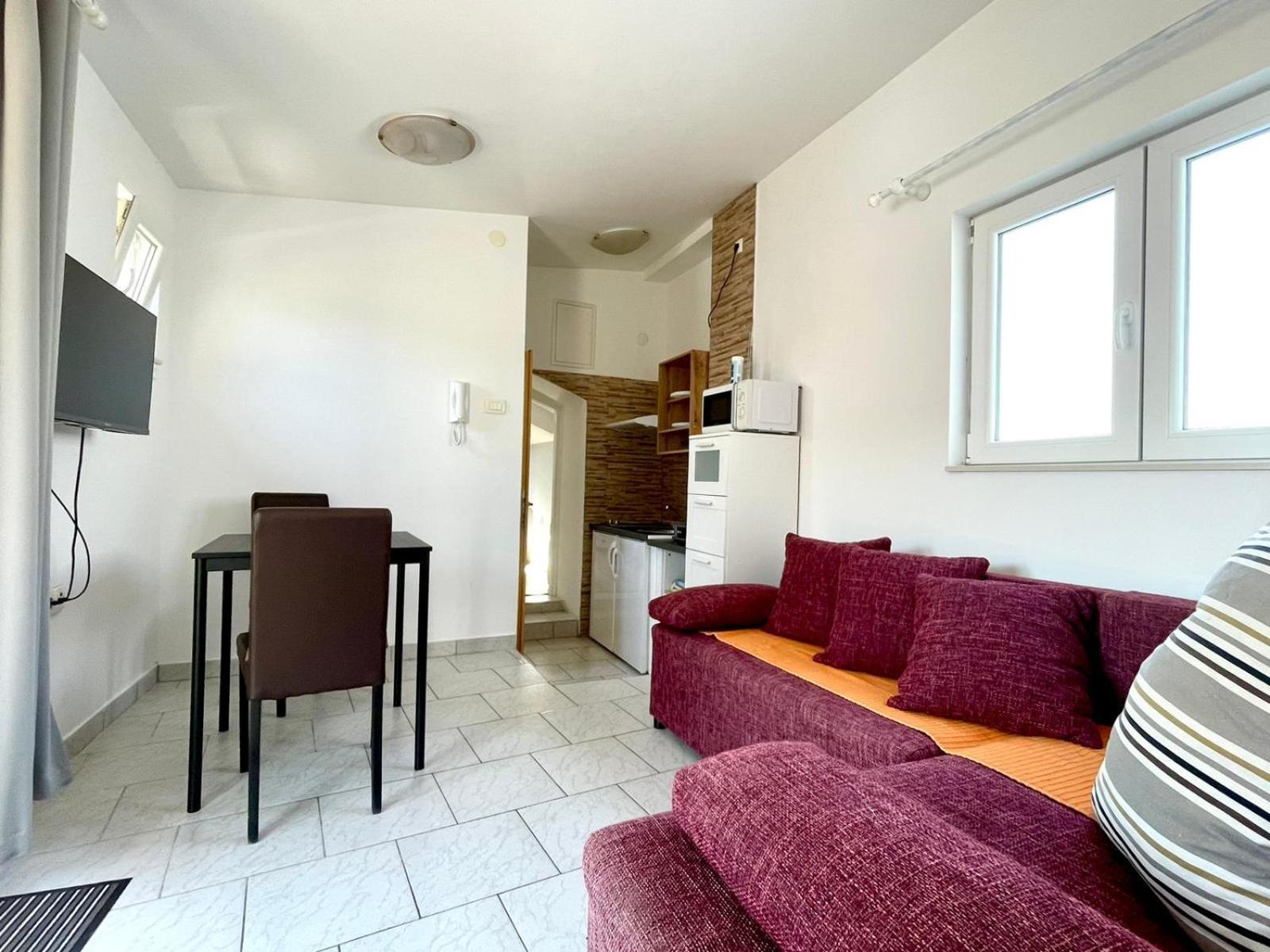 Apartmani Mauro Sa Terasom 크리크베니카 외부 사진